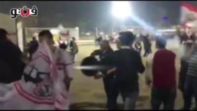 بالفيديو.. وصلة رقص لجماهير الزمالك على أنغام المزمار بميت عقبة