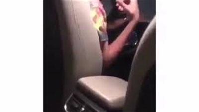 سائق يتحرش بفتاة من ذوي الاحتياجات الخاصة بالمدينة المنورة (فيديو)