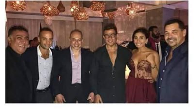 بالصور.. نشطاء يسخرون من «فريق عمل» عمرو دياب