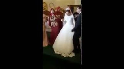 بالفيديو.. عروس تبكي بشدة غير مصدقة الزواج من حبيبها