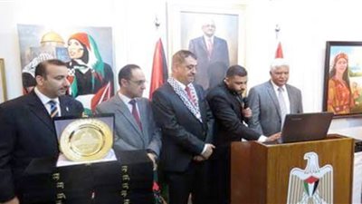 المشاركون في الذكرى ٦٩ على نكبة فلسطين يقفون حدادا على الشهداء