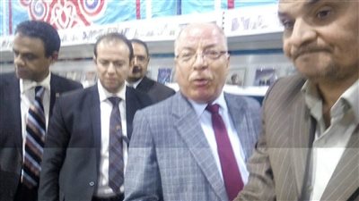 بالصور.. وزير الثقافة يفتتح معرض كتاب «سور الهلال»