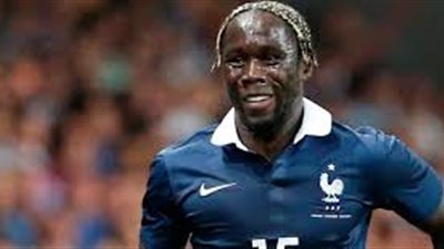 بالفيديو.. «باكاري سانيا» يمزق تي شيرت لاعب سويسرا