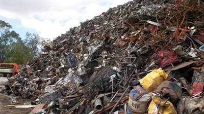 مافيا الخردة.. سرقة صناديق القمامة أبرز الأهداف للصوص.. تكبيد شركة الصرف 12 مليون جنيه خسائر سنوية بسبب اختفاء البالوعات.. بوابات وشبابيك المدارس ضمن القائمة.. و«الحرامية» لا يعرفون حُرمة ال