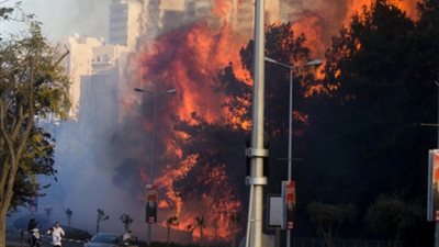 تجدد حرائق الغابات في كاليفورنيا والسلطات تطالب السكان بإخلاء منازلهم