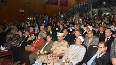 محافظ الشرقية يناشد وسائل الإعلام تسليط الضوء على إنجازات الدولة