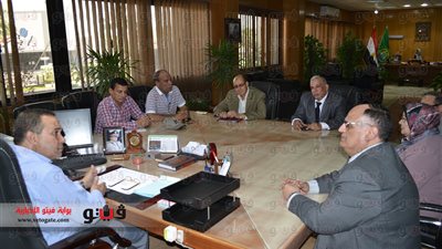 محافظ الإسماعيلية يلتقى ممثلى وزارة المالية