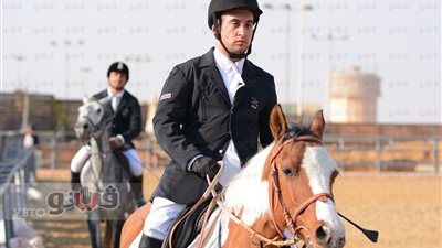 بالصور.. فرسان الأولمبياد يستعرضون مهاراتهم بالخيول في مهرجان القفز