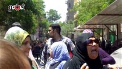 بالفيديو.. أولياء أمور طالبات بإمبابة لـ«السيسي»: «يا ريس عيالنا بتذاكر على كشافات»