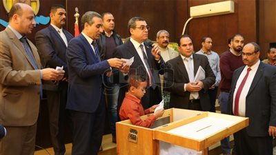 إجراء تحليل مخدرات للفائزين بسيارات «تحيا مصر» في الفيوم (صور)