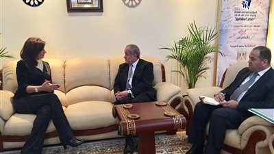 وزيرة الهجرة تلتقي السفير الأردني