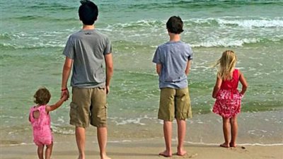 مدرس يلغي الواجب المدرسي ليقضي التلاميذ وقتا مع عائلاتهم