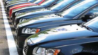 بالأرقام.. الوكلاء والموزعون يتخلصون من المخزون بتخفيض أسعار السيارات.. خصم 35 ألفا على كيا سيراتو.. شيفروليه أفيو تصل 183 ألف جنيه.. نيسان صني تسجل 193 ألف جنيه.. وتويوتا كورولا بـ 340 ألفا