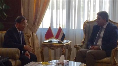 وزير الطيران المدني يستقبل السفير الصيني بالقاهرة