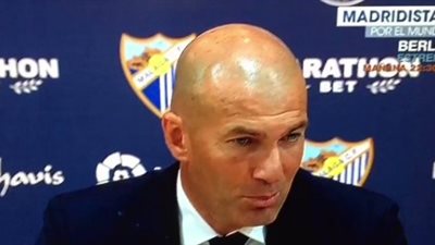 بالفيديو.. لاعبو ريـال مدريد يقتحمون المؤتمر الصحفي لزيدان