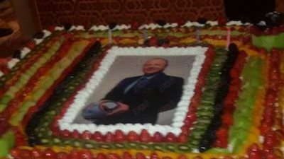 تورتة بصورة «أبو ريدة» في احتفالية فوزه بعضوية «فيفا»