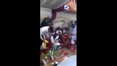 بالفيديو.. أغرب رد فعل من المعازيم بعد اقتحام ثور هائج حفل زفاف