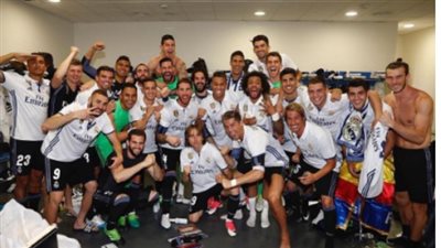 «رونالدو» يحتفل بفوز الريـال ببطولة الدوي على طريقته الخاصة