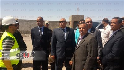 محافظ الوادي الجديد يتفقد المشروعات التنموية في باريس