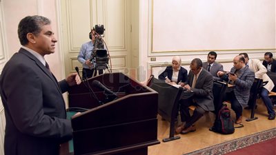 ٤ وزراء يكشفون تفاصيل الاجتماع الأسبوعي للحكومة.. تحمل الدولة لفروق أسعار شقق الإسكان الاجتماعي.. توفير الأدوية الناقصة خلال أسبوع.. وشركة لتنمية المناطق الاستثمارية