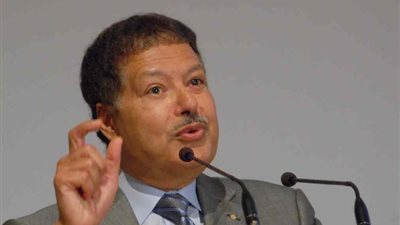 مجلة نور تستعرض قصة حياة أحمد زويل في عددها الجديد