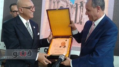 وزير الثقافة الجزائري مكرمًا محمد سلماوي: قامة عالمية