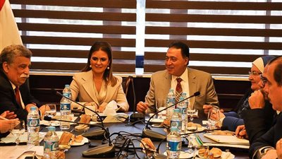 سحر نصر تتفق مع وزير الصحة على تطوير 46 وحدة لعلاج المرأة والطفل