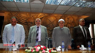 بالصور..دقيقة حدادًا على أرواح شهداء الجيش بمؤتمر الطرق العزمية