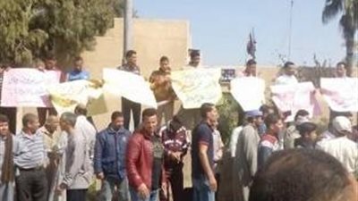 وقفة لأهالي شبرا الخيمة اعتراضا على بيع قطعة أرض بالمزاد