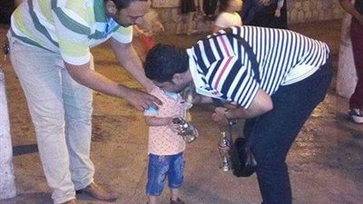 «أبانوب».. قبطي يحارب الإرهاب بفوانيس رمضان في بورسعيد (تقرير)