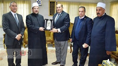 بالصور.. وزير الأوقاف: 300 مقعد هدية لطلاب مدارس سوهاج