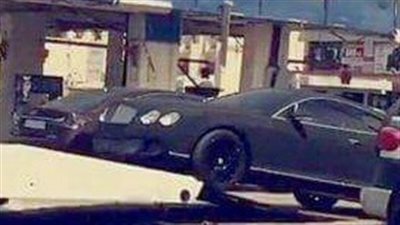 نشطاء يتداولون صور احتجاز سيارة محمود كهربا الجديدة بالسعودية