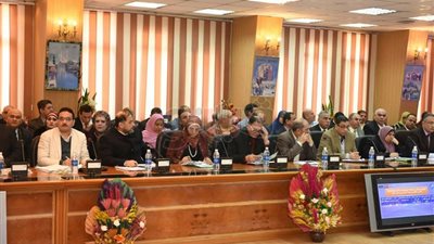 محافظ الشرقية يعنف رؤساء الوحدات المحلية للتقصير في العمل (صور)