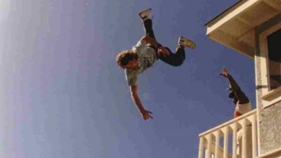 إصابة شاب قفز هربا من ضبطه متلبسا بممارسة الرذيلة بالغردقة