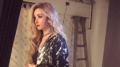 هنا الزاهد في كواليس أحدث جلسة تصوير (فيديو)