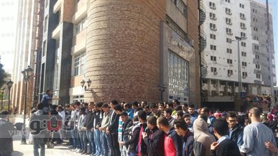 بالصور.. وقفة بـ«صيدلة الإسكندرية» احتجاجا على تصريحات عميدة الكلية
