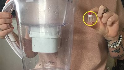 بالصور.. مفاجأة غير متوقعة لأم اشترت إبريقا وكوبين عبر الإنترنت