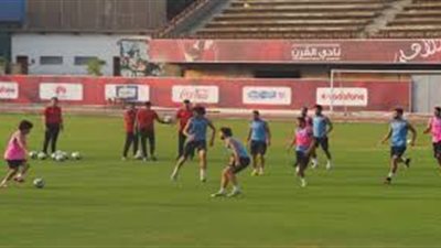 طارق عبدالعزيز يقود مران مستبعدي الأهلي