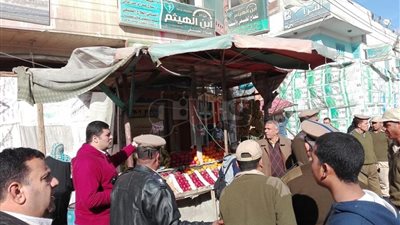 مدير أمن دمياط يقود حملة إشغالات في فارسكور (صور)