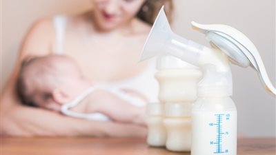 5 أعشاب تساعدك على فطام طفلك بدون ألم