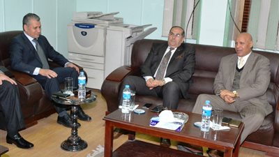 أيمن عبد المنعم يزور رئيس محكمة سوهاج الابتدائية بمكتبه