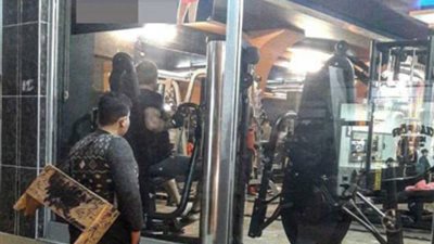 صالة ألعاب رياضية تمنح صبيا سوريا عضوية مدى الحياة (صور)