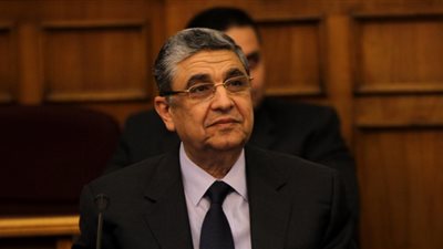 وزير الكهرباء يتوجه إلى أسوان لافتتاح محطة طاقة شمسية