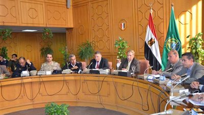 محافظ الإسماعيلية يشدد على تكثيف حملات مراقبة إعلان الأسعار على السلع