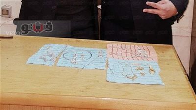 بالصور.. ضبط يمني حاول تهريب أطقم مرصعة بالألماس في مطار القاهرة