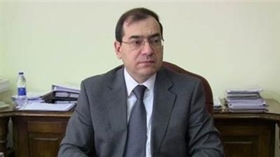 الحكومة تحارب الشائعات لكسب ثقة الشارع.. الوقود في المحطات «كافي».. لا ضرائب إضافية على المصريين بالخارج.. ولن نسرح موظفي قراءة عدادات المياه.. الفراولة «بريئة» من إصابة الأمريكان 