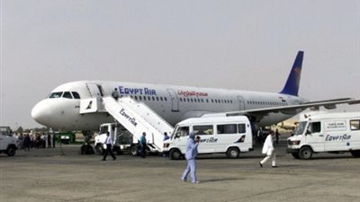 «الضيافة الجوية» تكشف تفاصيل تعدي راكب «سكران» على إحدي المضيفات