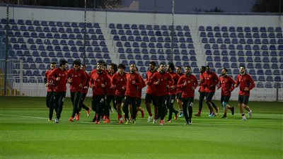 زيزو يتابع مران الأهلي بملعب العين الإماراتي