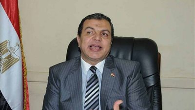 وزير القوى العاملة يهنئ محافظ الفيوم بالعيد الوطني