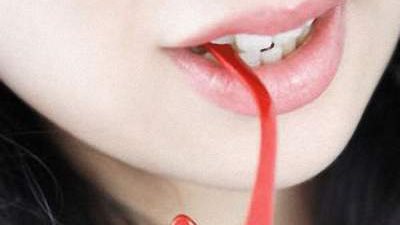 ثلاث عادات خاطئة تؤذي صحة الأسنان